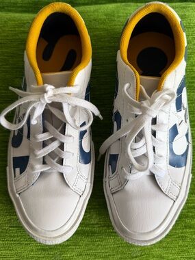 White leather Converse limited edition.   Used a few times.  Unisex. M 4.5 W6.5